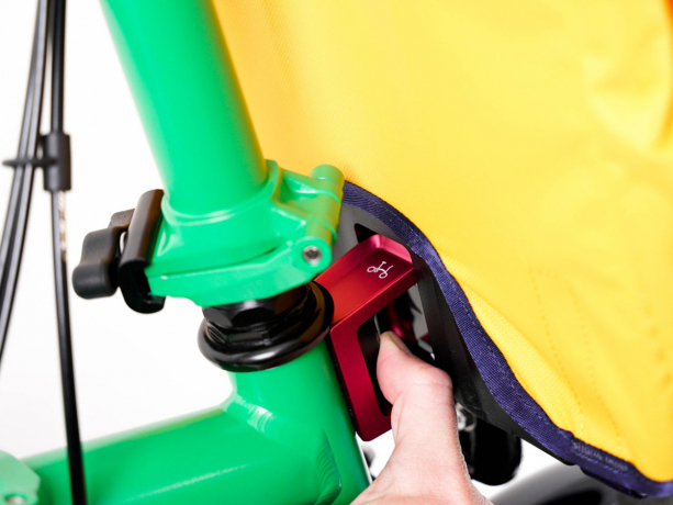 Brompton Bagageclip Gesmeed Aluminium Red