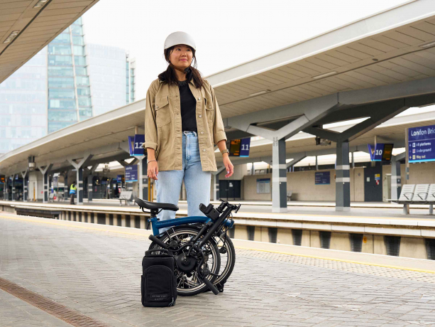 Brompton Electric C Line Urban H4R Ocean Blue Rack
