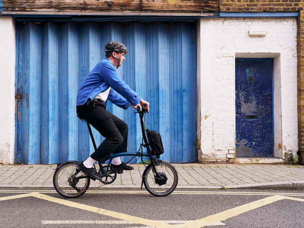 Brompton Electric C Line Urban H4R Ocean Blue Rack