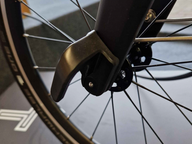 Brompton Voorwielnaaf-as Steekas en Fitting met haak T Line