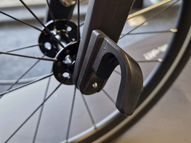 Brompton Voorwielnaaf-as Steekas en Fitting met haak T Line