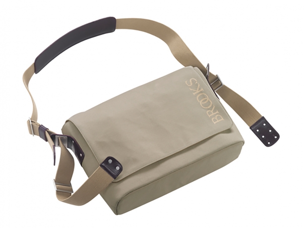 Brooks Barbican Canvas Messenger Bag Zand