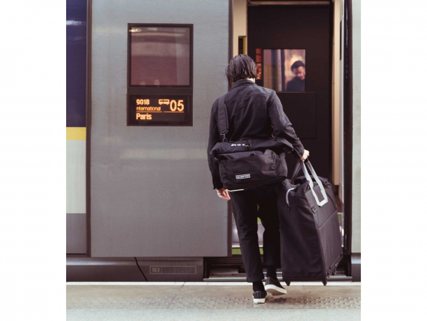 Brompton Transit Travel Bag v2 Zwart op 4 Wieltjes