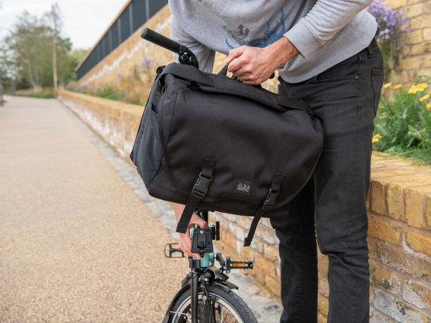 Brompton Metro Messenger Bag L Zwart incl. Frame & Regenhoes