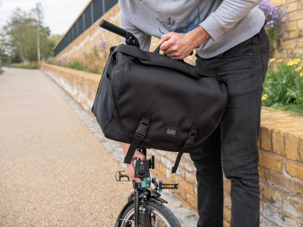 Brompton Metro Messenger Bag L Zwart incl. Frame & Regenhoes